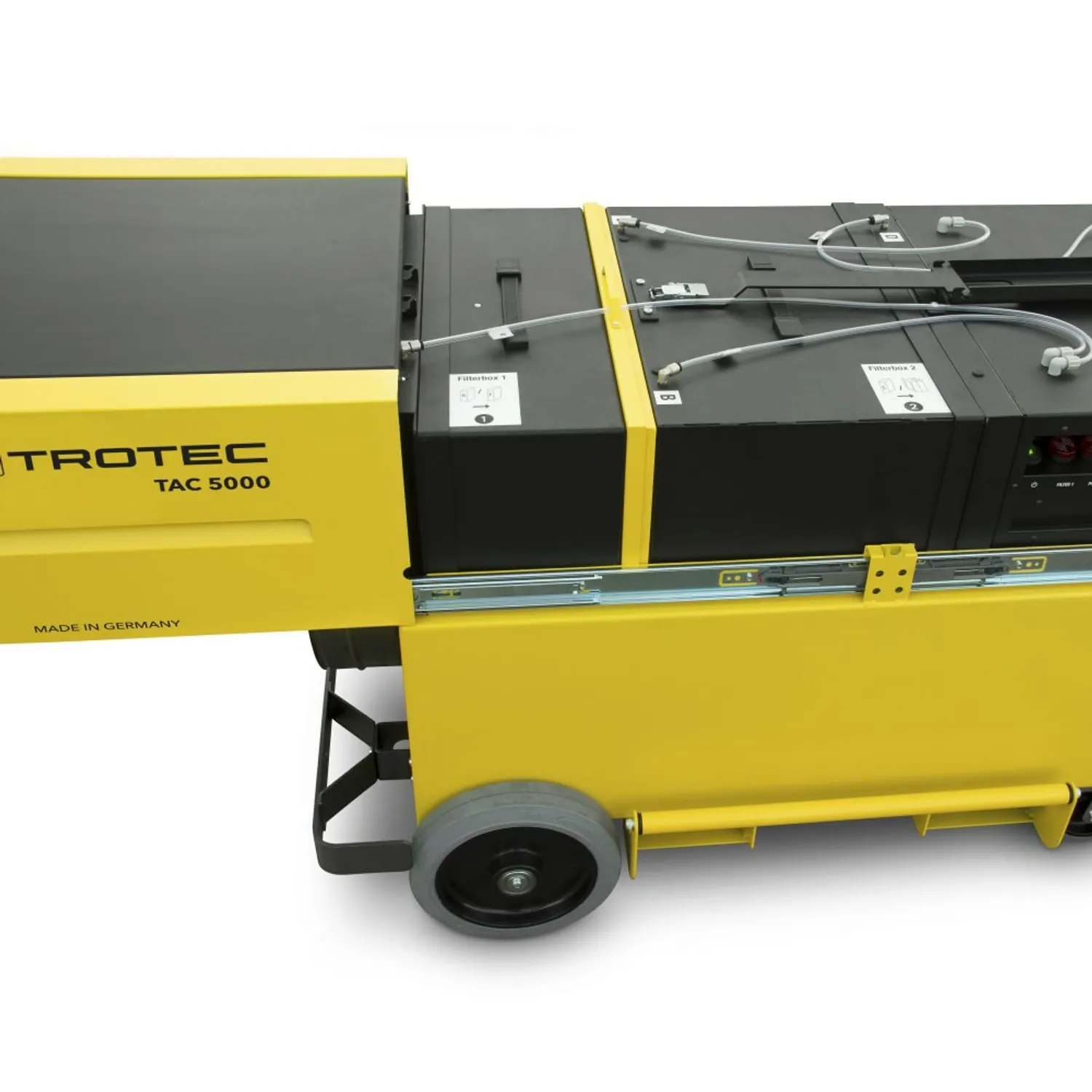 Detail des ausgezogenen TROTEC TAC 5000: Filtermodule mit Messschläuchen zwischen den Gehäuseteilen